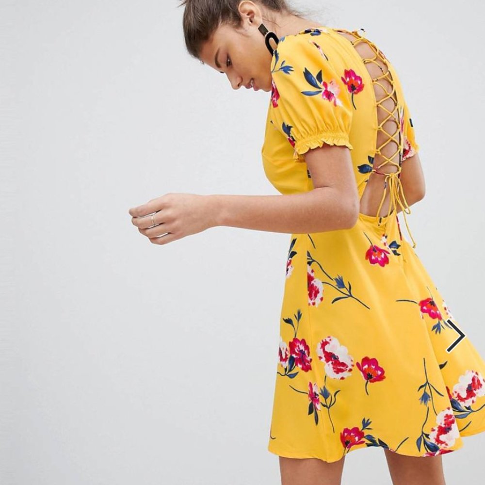 PrettyLittleThing Floral Lace Up Detail Dress